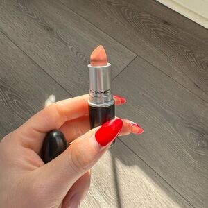 MAC Cosmetics Matte Lipstick in shade 605 Honeylove